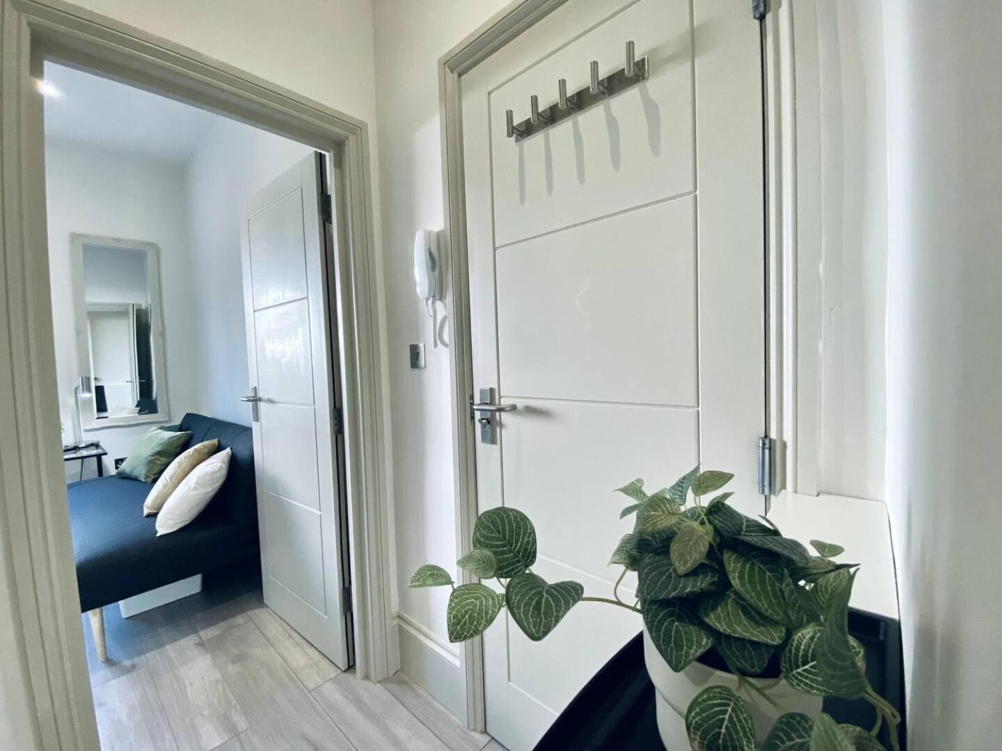 Apt 03 Beachside Beauty Central Studio Steps From Cafes Hove Extérieur photo