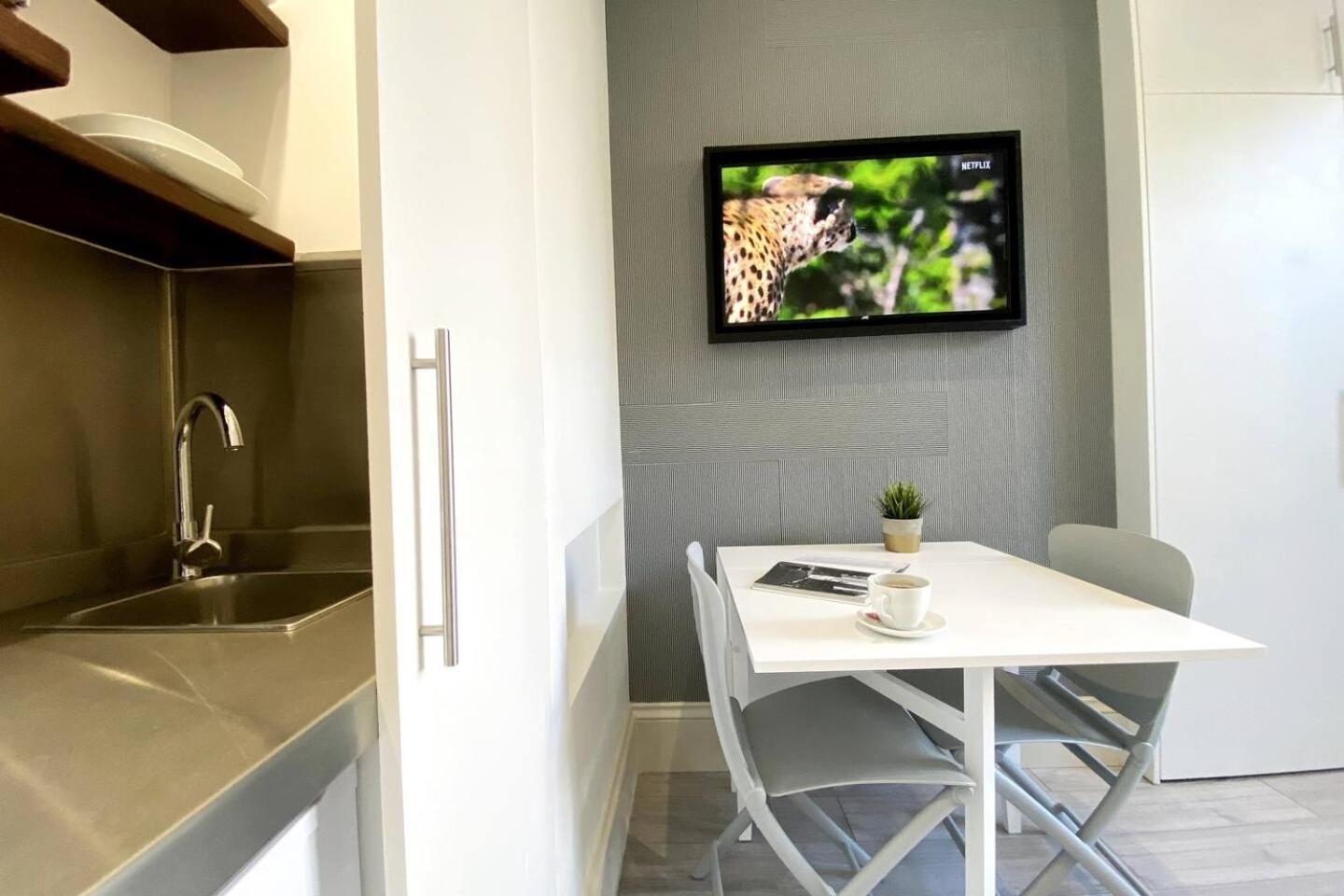 Apt 03 Beachside Beauty Central Studio Steps From Cafes Hove Extérieur photo